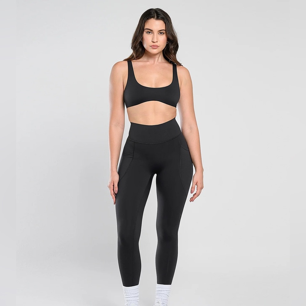 Ultimate Contour Bra & 8-in-1 Happy Butt Solution Leggings Set